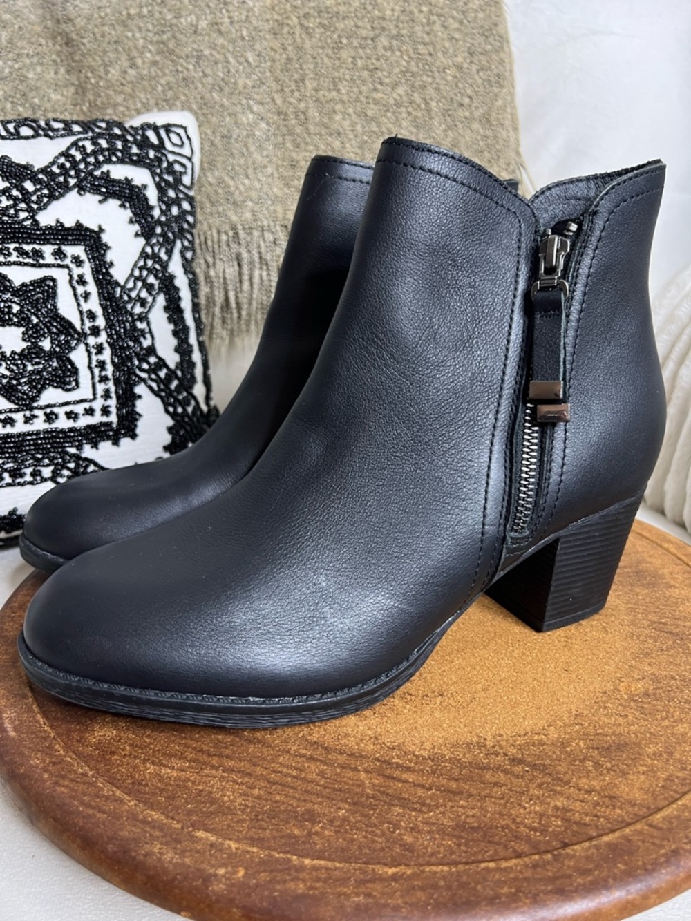 Skechers Taxi Edgy Rider Womens 9.5 Black Leather Ankle Boots Block Heel Zip